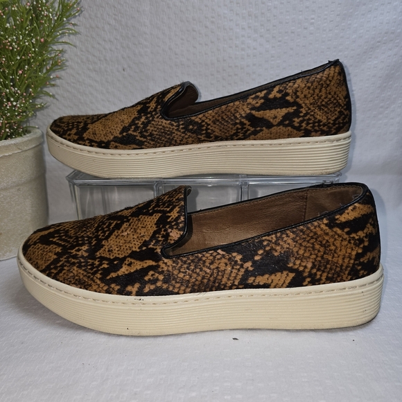 Sofft Brown Snake Print Loafers WITH DYED REAL COW HAIR CHIC LOOKING SHOE SIZE 7 - Picture 2 of 8